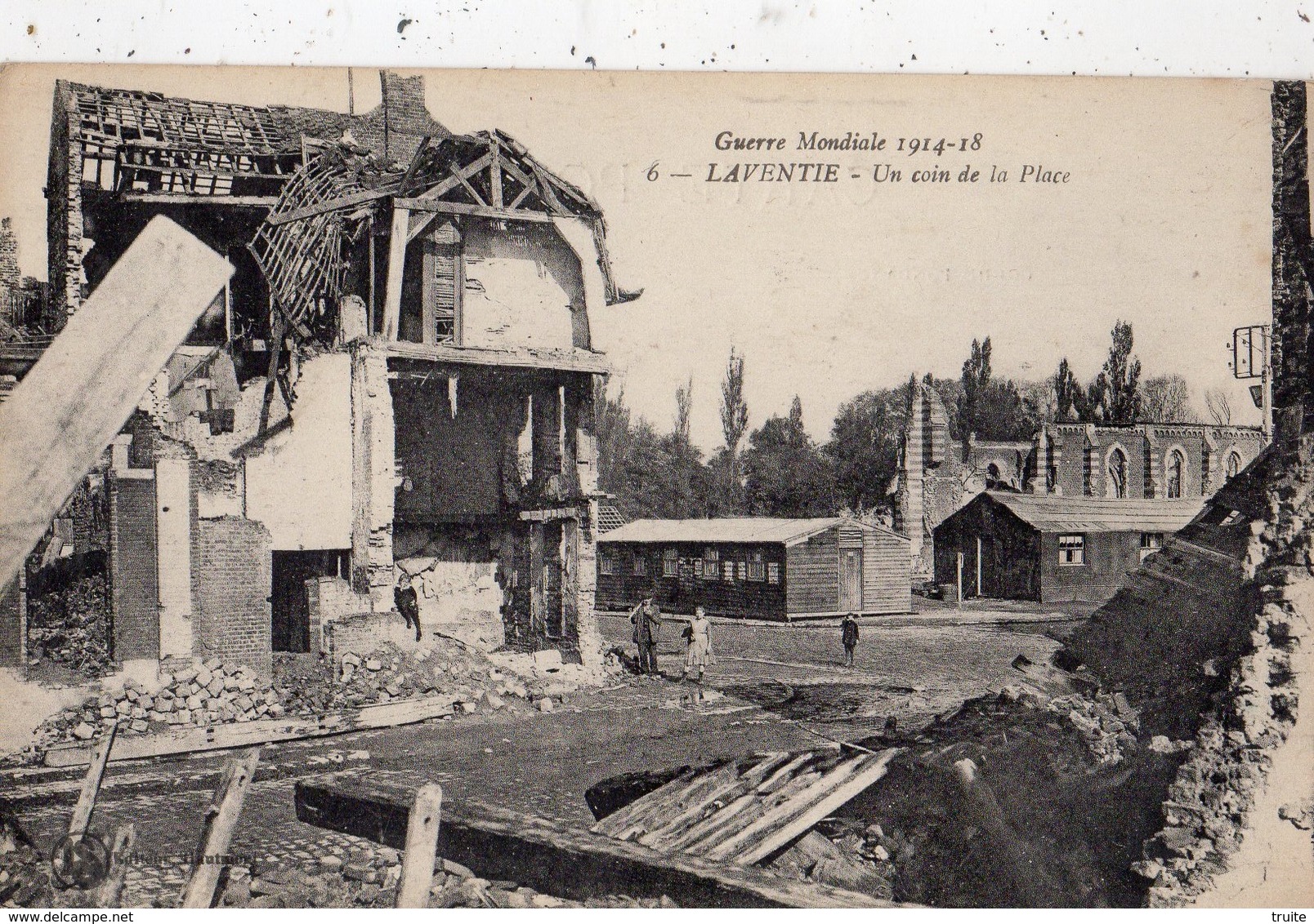 LAVENTIE GUERRE MONDIALE 1914 1918 UN COIN DE LA PLACE - Laventie