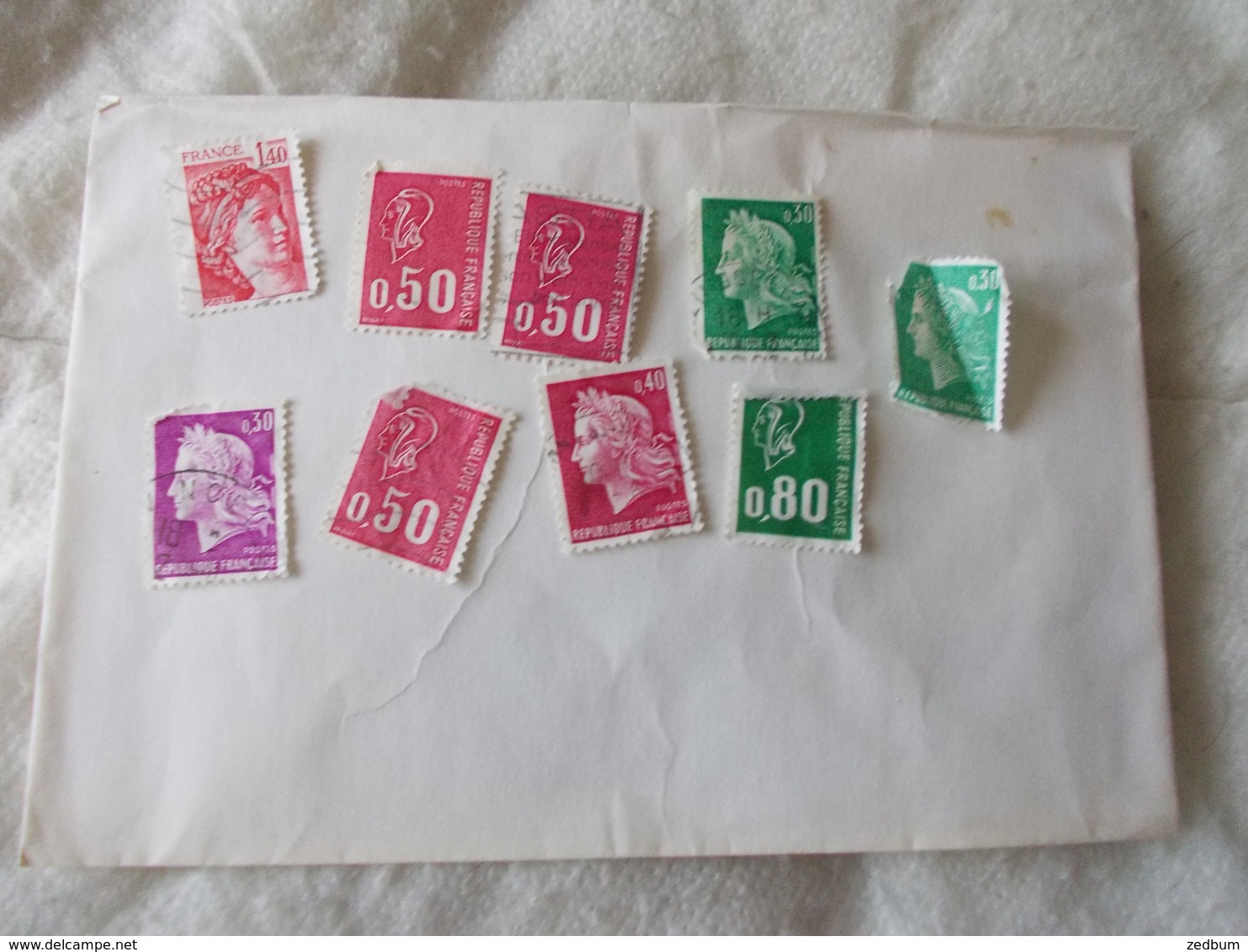 Petit Lot De Timbres Divers - Mezclas (max 999 Sellos)