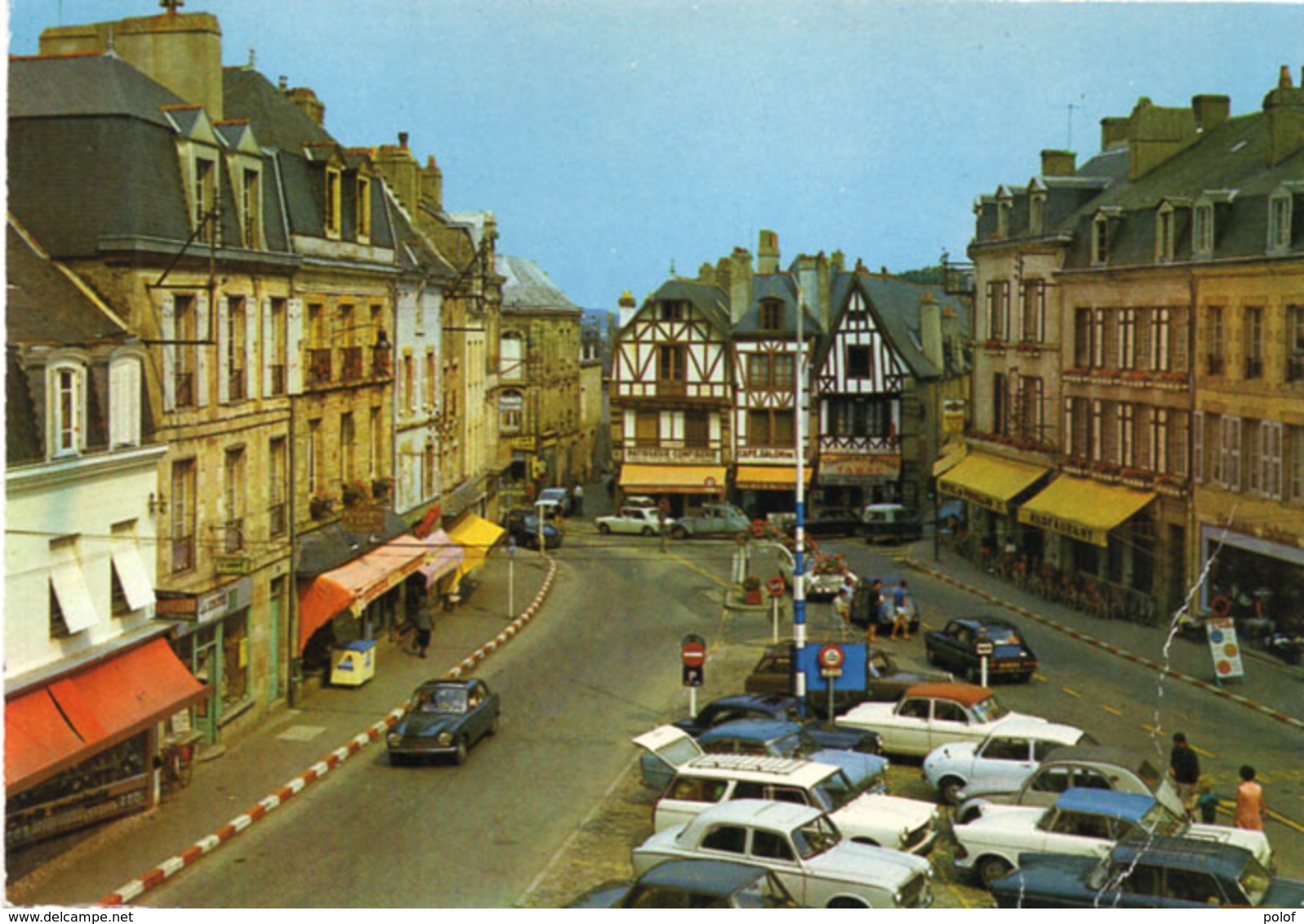 AURAY - Place De La République - Commerces Et Autos ..(104833) - Auray