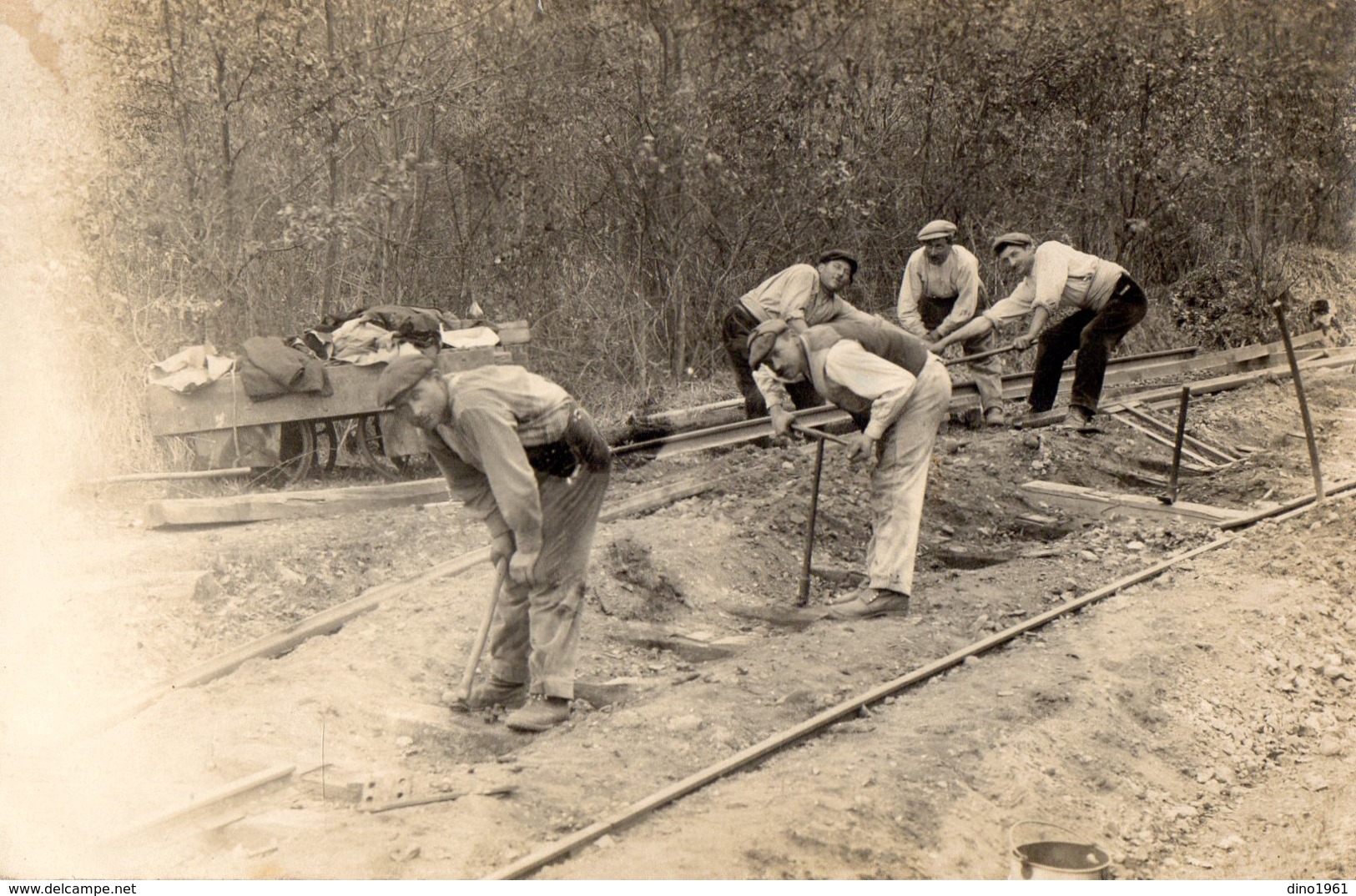 CPA 2185 - Carte Photo - Cheminots Posant Des Rails De Chemins De Fer - Autres & Non Classés