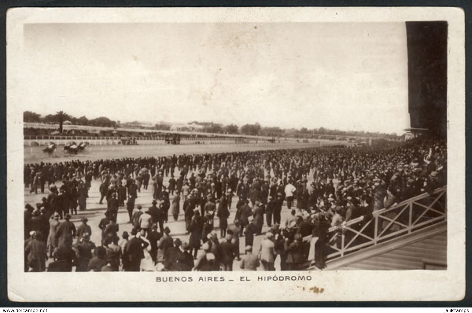 244 ARGENTINA: BUENOS AIRES: Large Crowd Of People Watching A Race At The Racecourse, Ed. - Argentina