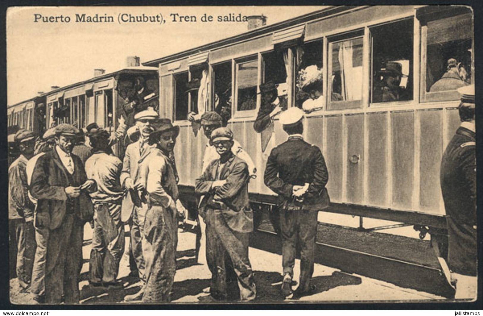 337 ARGENTINA: PUERTO MADRYN: Train Leaving The Railway Station, Ed. Perucich, Unused, VF - Argentine