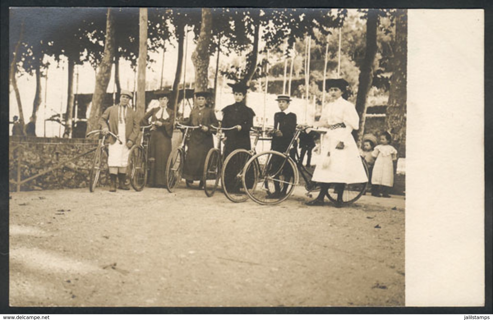 1114 ITALY: Group Of People With BICYCLES, Unused, VF Quality - Autres & Non Classés