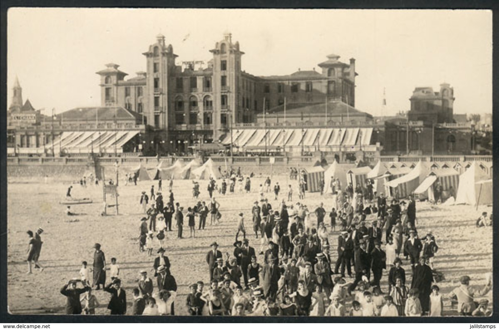 1617 URUGUAY: MONTEVIDEO: People On The Beach, Parque Hotel, VF Quality - Uruguay