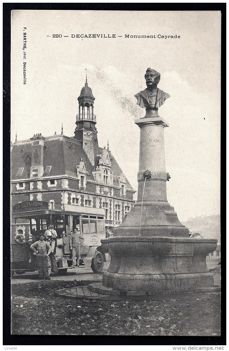 CPA ANCIENNE FRANCE- DECAZEVILLE (12)-  MONUMENT CAYRADE ET L'AUTOBUS  A L'ARRET- TRES GROS PLAN ANIMÉ - Decazeville