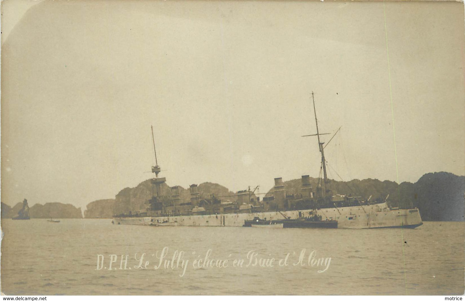 Viet Nam, D.P.H. "le Sully" échoué En Baie D'Along, Carte Photo . - Guerre