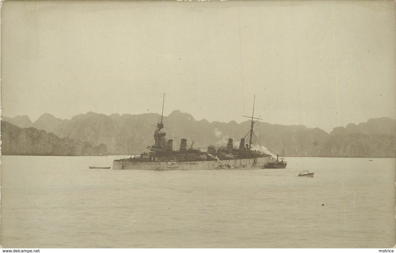 Viet Nam, D.P.H. "le Sully" échoué En Baie D'Along, Carte Photo . - Warships
