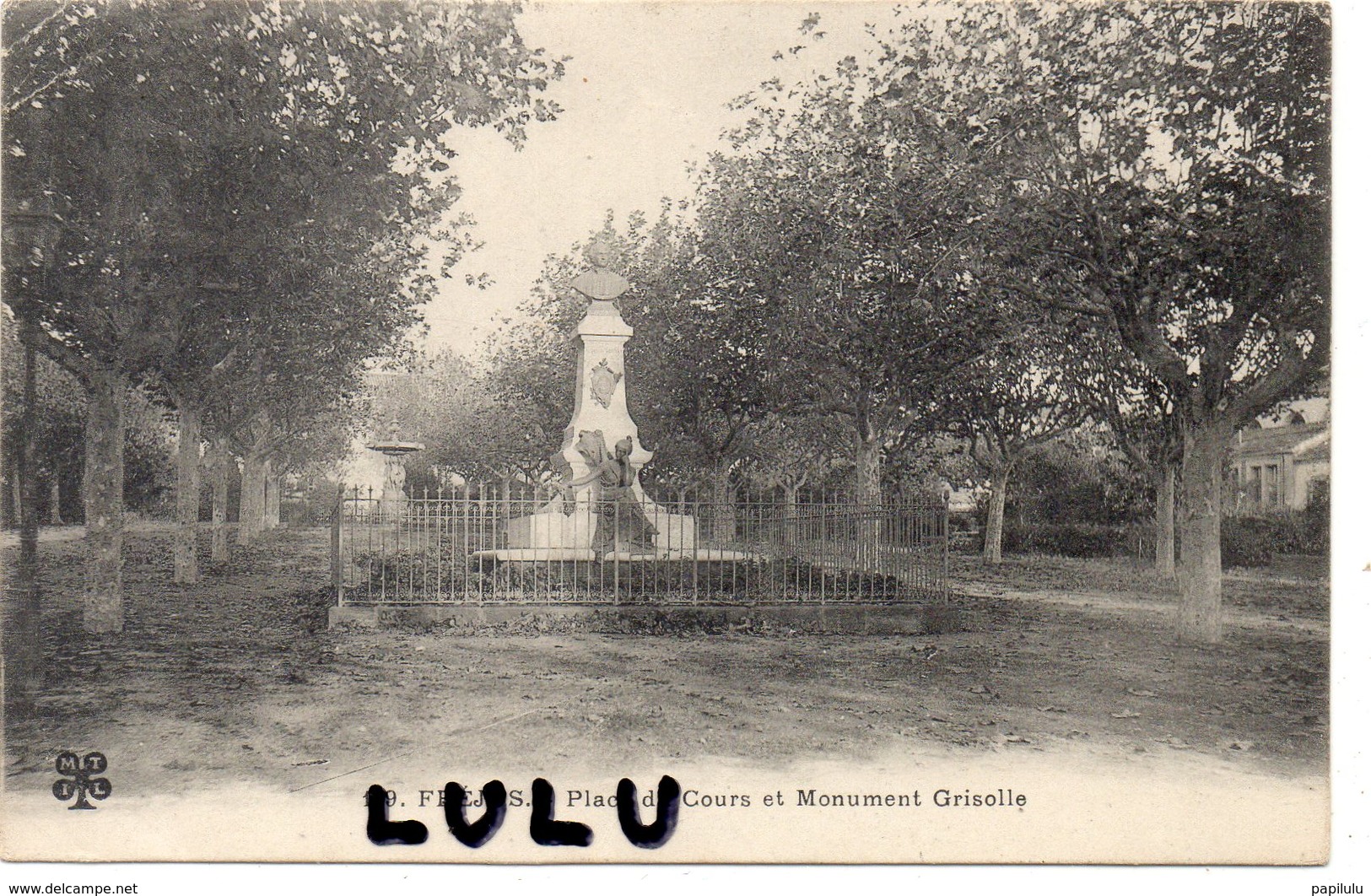 DEPT 83 : édit. M T I L N° 19 : Fréjus Place Du Cours Et Monument Grisolle - Frejus