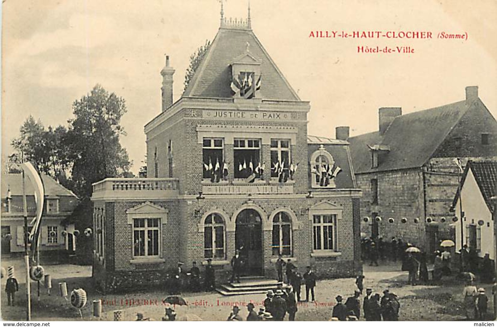 - Somme -ref-C101- Ailly Le Haut Clocher - Hotel De Ville Pavoisé - Drapeaux - Lampions - Fete - Fetes - 14 Juillet ? - Ailly Le Haut Clocher