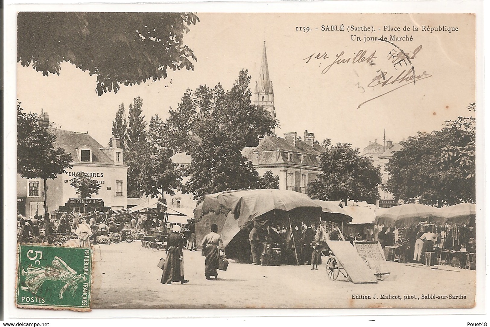 72 - SABLE - Place De La République. Un Jour De Marché. - Sable Sur Sarthe