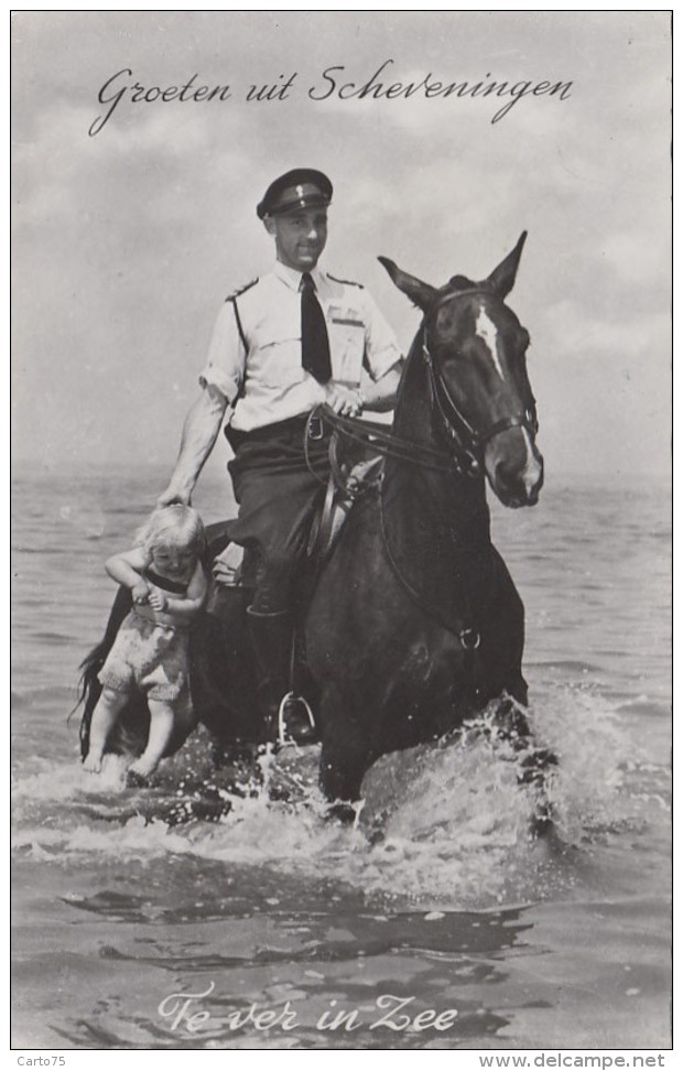 Métiers - Police Gendarmerie - Uniforme Policier à Cheval - Scheveningen - Enfant Secours Rescapée - Polizei - Gendarmerie