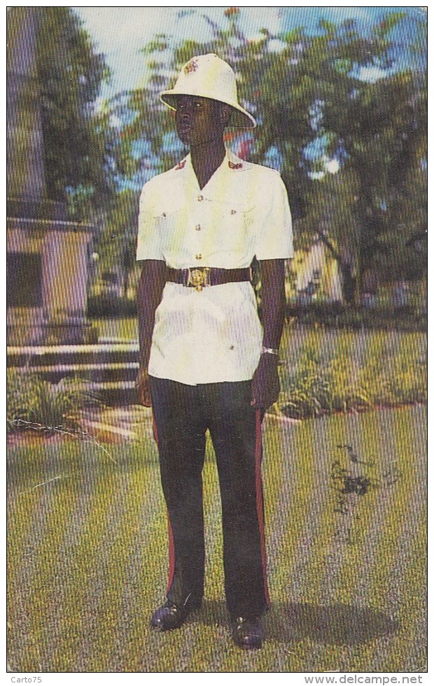 Métiers - Police Gendarmerie - Uniforme Policier - Nassau Bahamas - Polizei - Gendarmerie