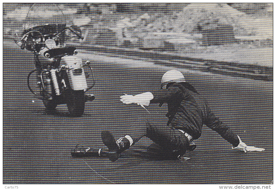 Métiers - Police Gendarmerie - Policier Motard - Brésil - Chute - Photo Evandro Teixeira - Police - Gendarmerie