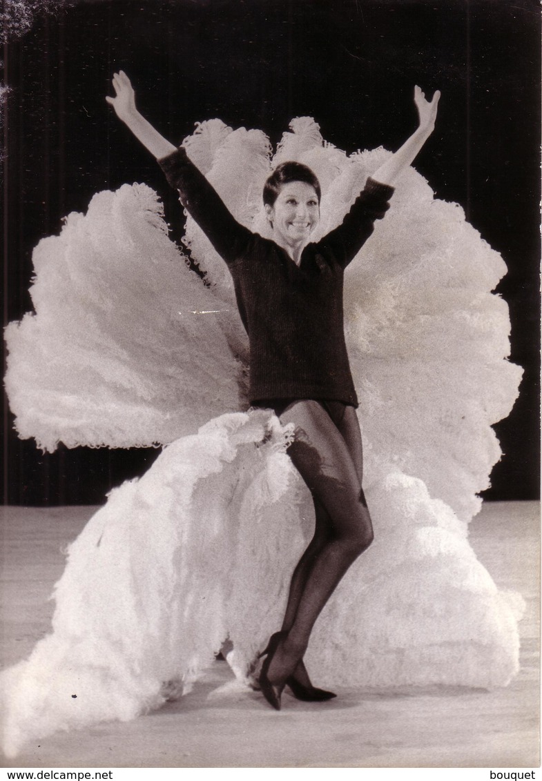 PHOTO AFP - 05/12/1961 - PARIS - NOUVEAU SPECTACLE DE ZIZI JEANMAIRE DANS UN GRAND MUSIC HALL PARISIEN - Célébrités
