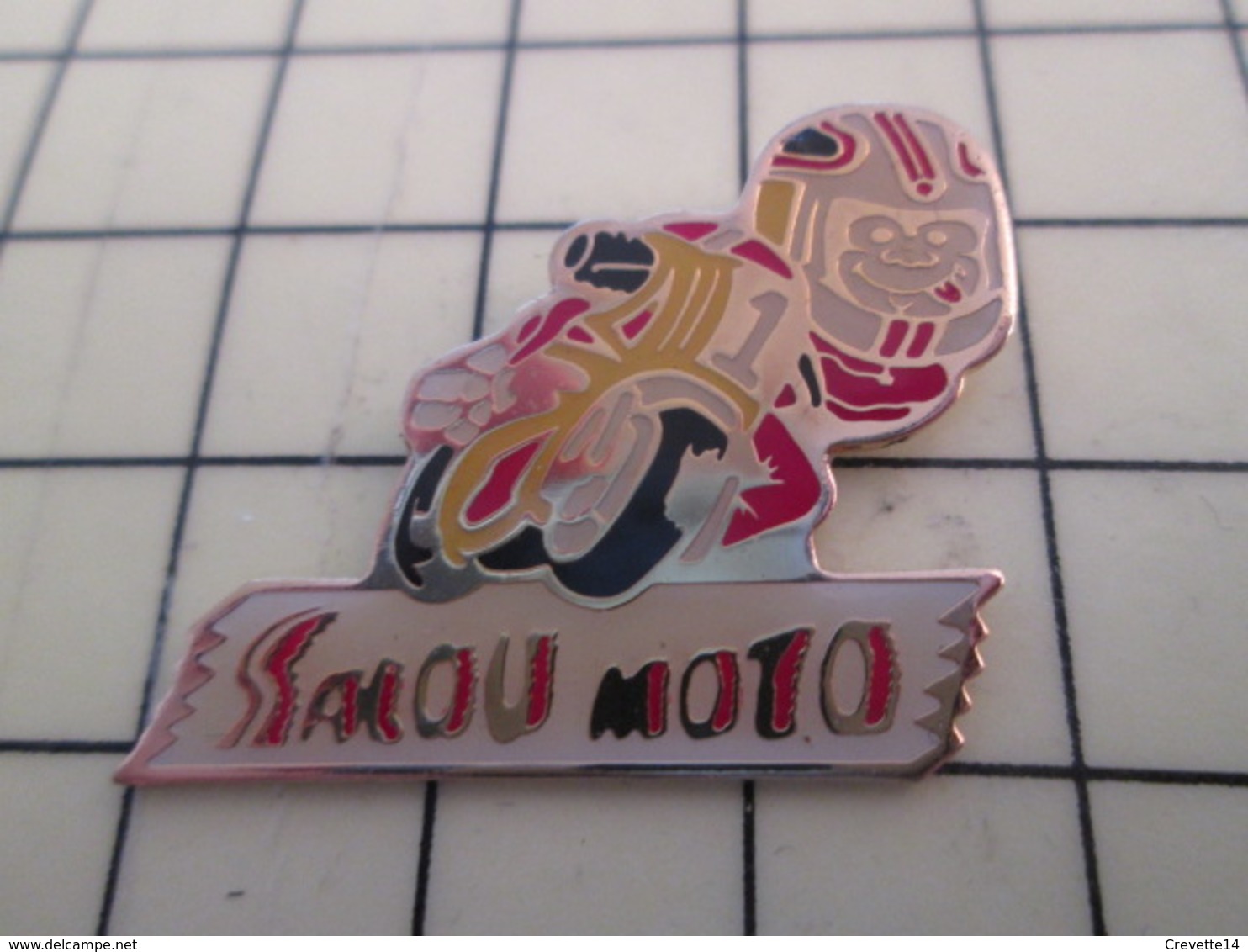 PIN513K Pin's Pins / Rare Et Beau : MOTO DE COURSE JAUNE ET ROUGE N°1 - Motos