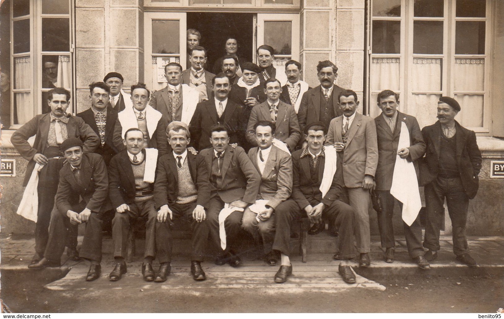 CARTE-PHOTO D'ARTAGNAN - Banquet De Célibataires En 1933, (BEAU PLAN!!). - Otros & Sin Clasificación