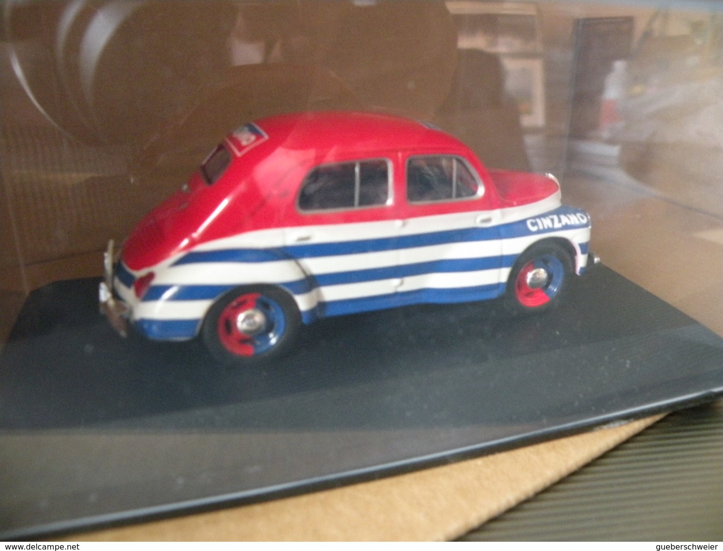 RENAULT 4CV - CINZANO  Modèle Réduit à 1/43e - Autres & Non Classés