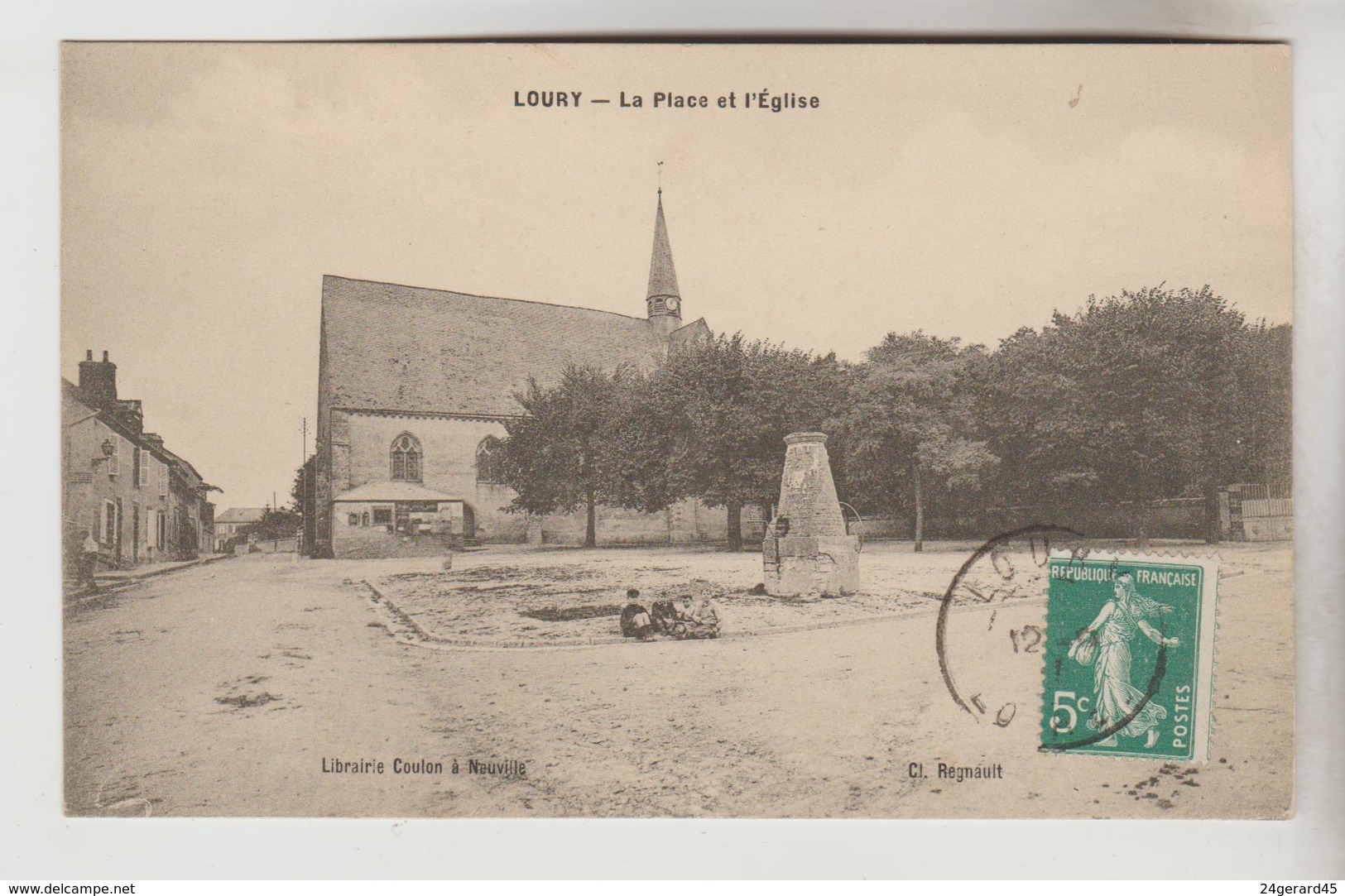 CPA LOURY (Loiret) - La Place Et L'Eglise - Autres & Non Classés