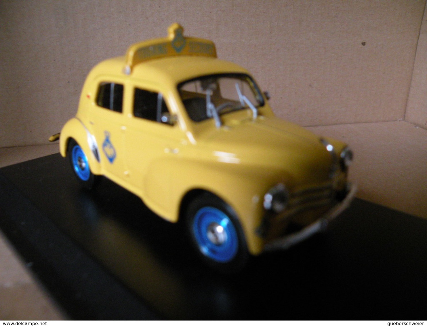 RENAULT 4CV -  TOURING SECOURS BELGE 1958 Modèle Réduit à 1/43e - Autres & Non Classés