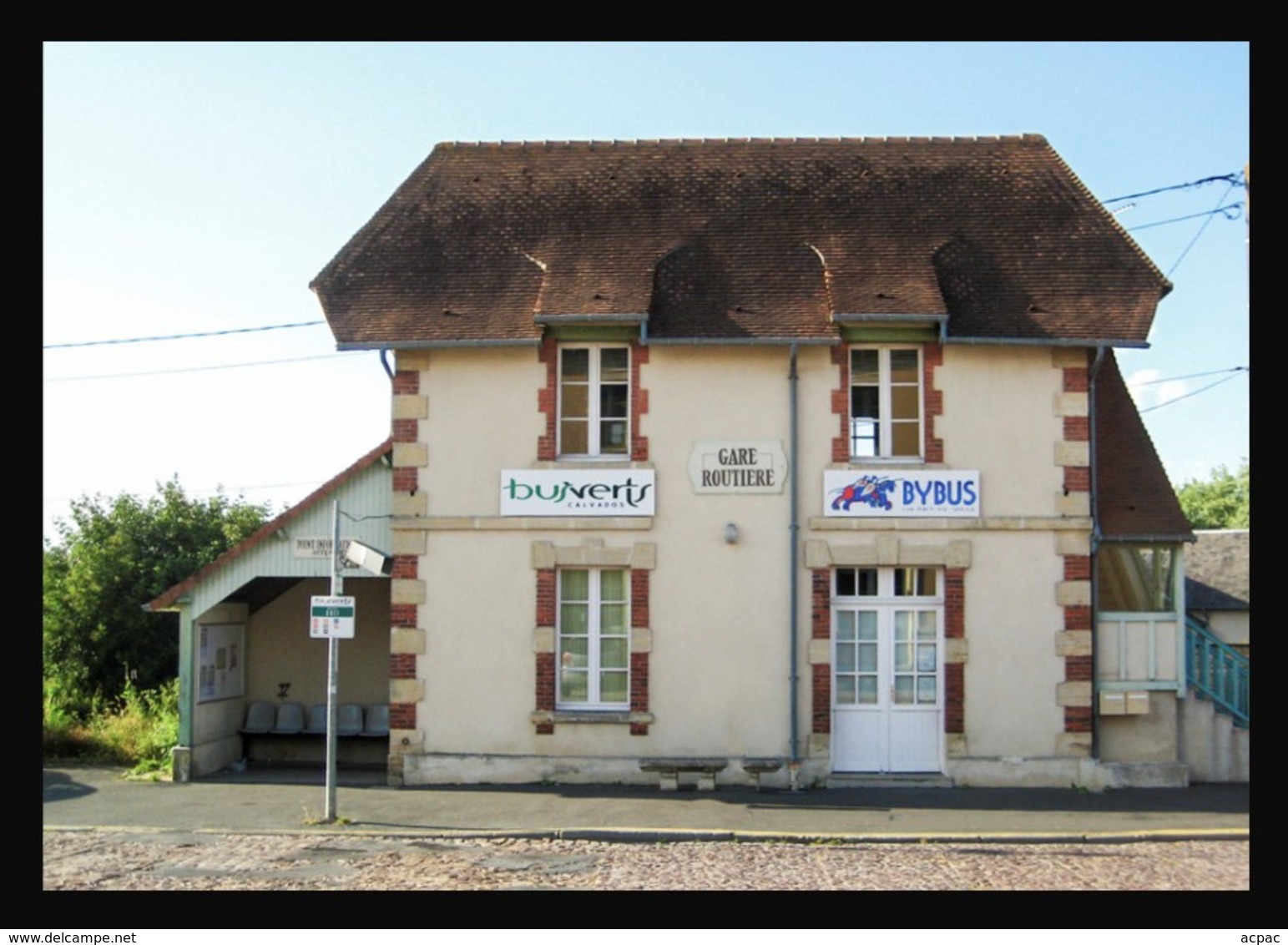 14  BAYEUX .... La Gare  Routiere - Bayeux