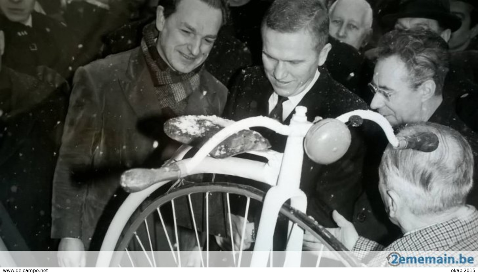 FRANK BORMAN ASTRONAUTE AMÉRICAIN AU MARCHÉ ANTIQUITÉS BRUXELLES  EN 1969 LOT 3 PHOTOS ORIGINALES PHOTOGRAPHIE BELGIQUE - Obj. 'Remember Of'