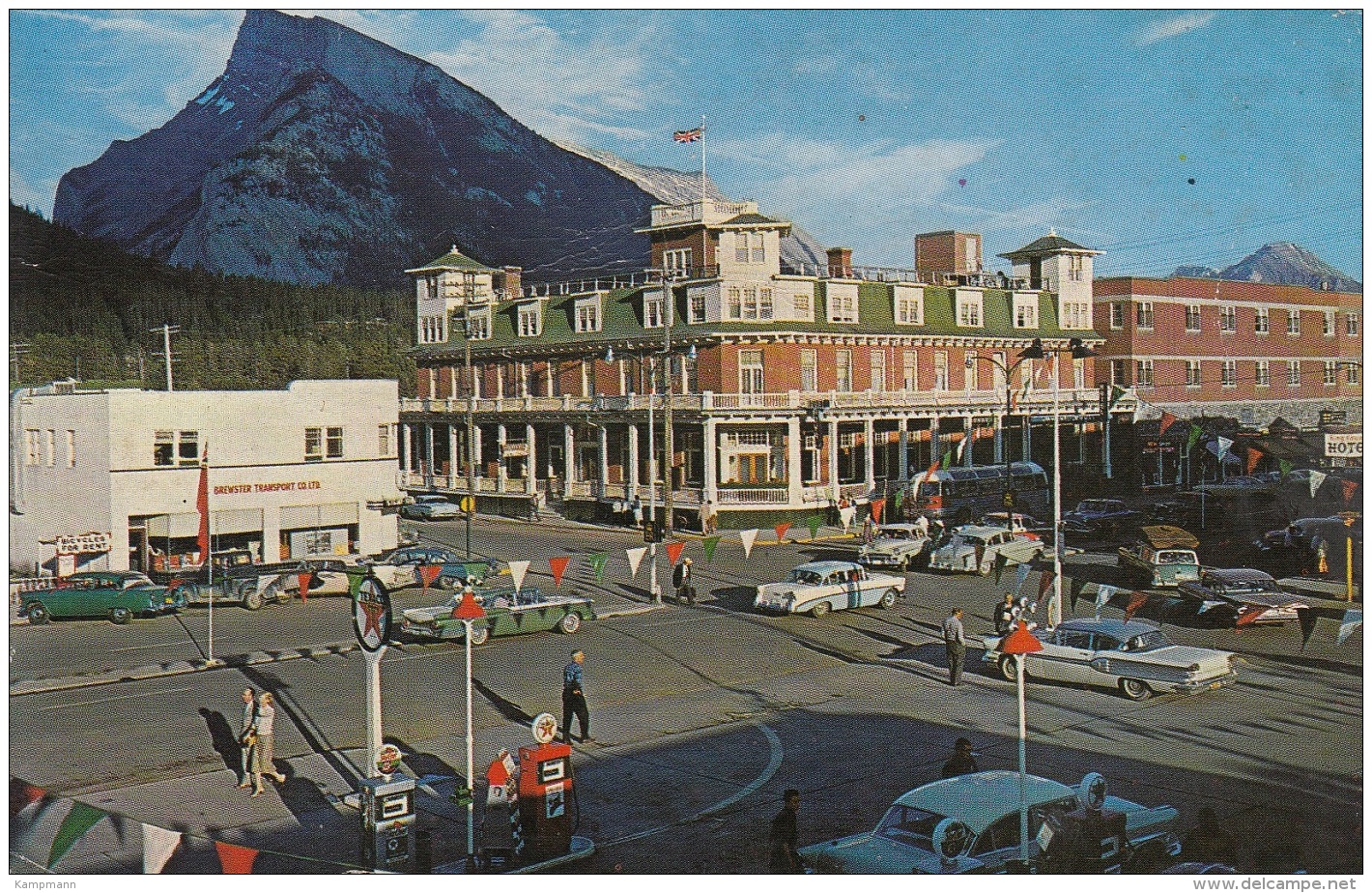 Chevrolet Impala,210,Pontiac Bonneville....,Mont Royal Hotel,Texaco Tankstelle,Alberta,Kanada,gelaufen - Voitures De Tourisme