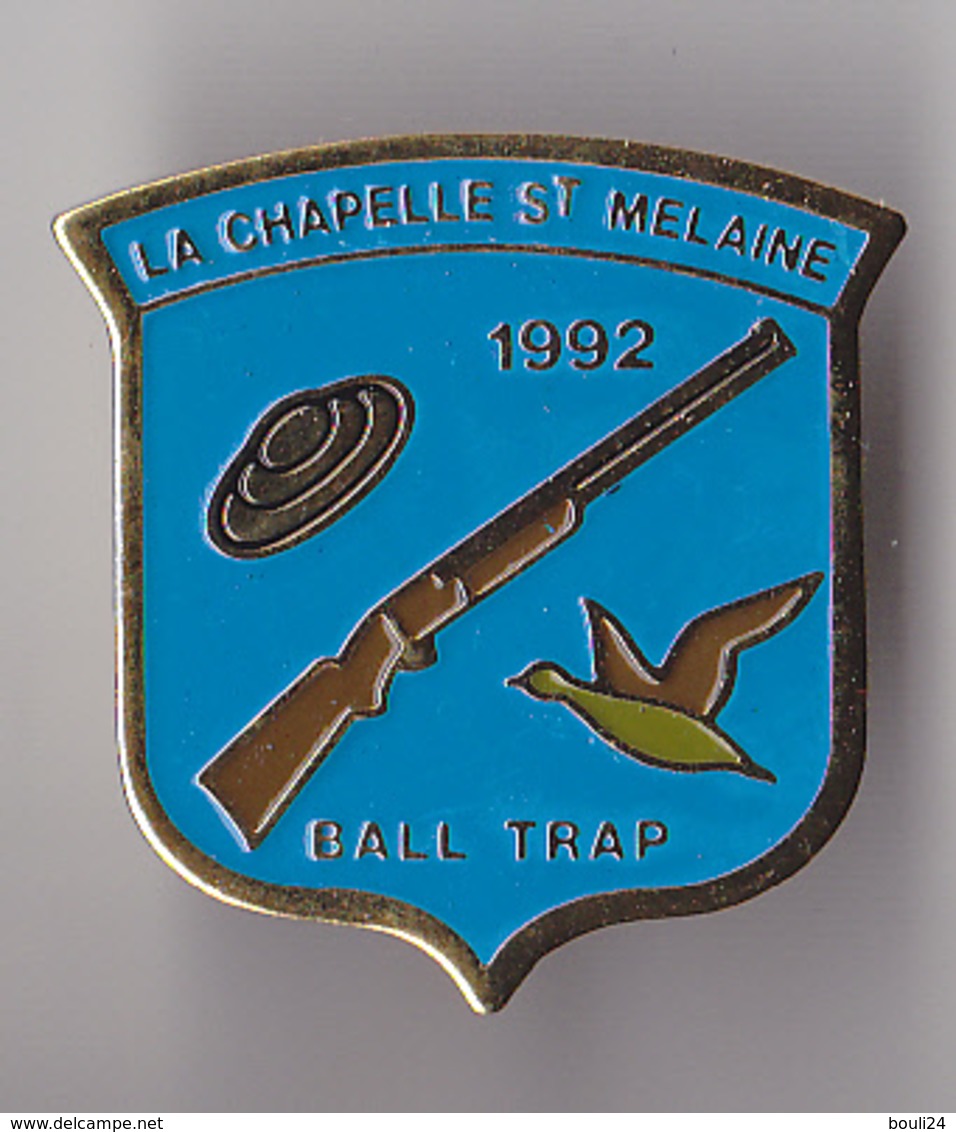 PIN'S  THEME SPORT BALL TRAP VILLE DE LA CHAPELLE ST MELAINE  EN ILLE ET VILAINE - Other & Unclassified