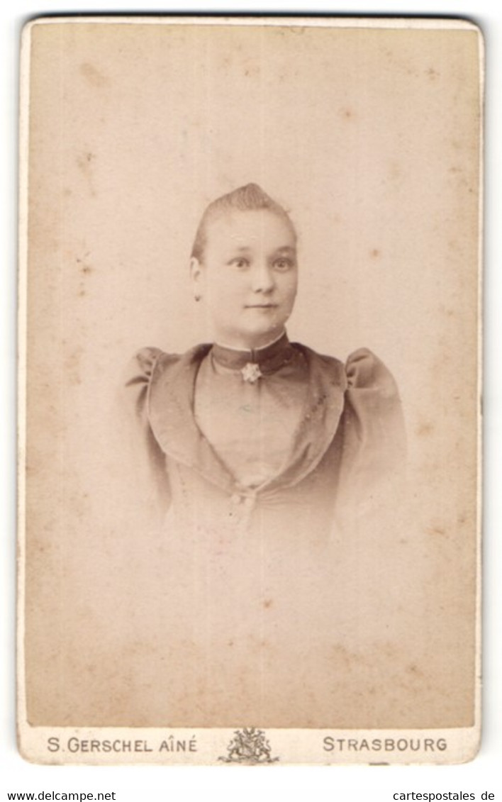 Photo S. Gerschel, Strasbourg, Portrait De Junges Fräulein Avec Zurückgebundenem Haar Et Brosche Am Kragen - Anonymous Persons