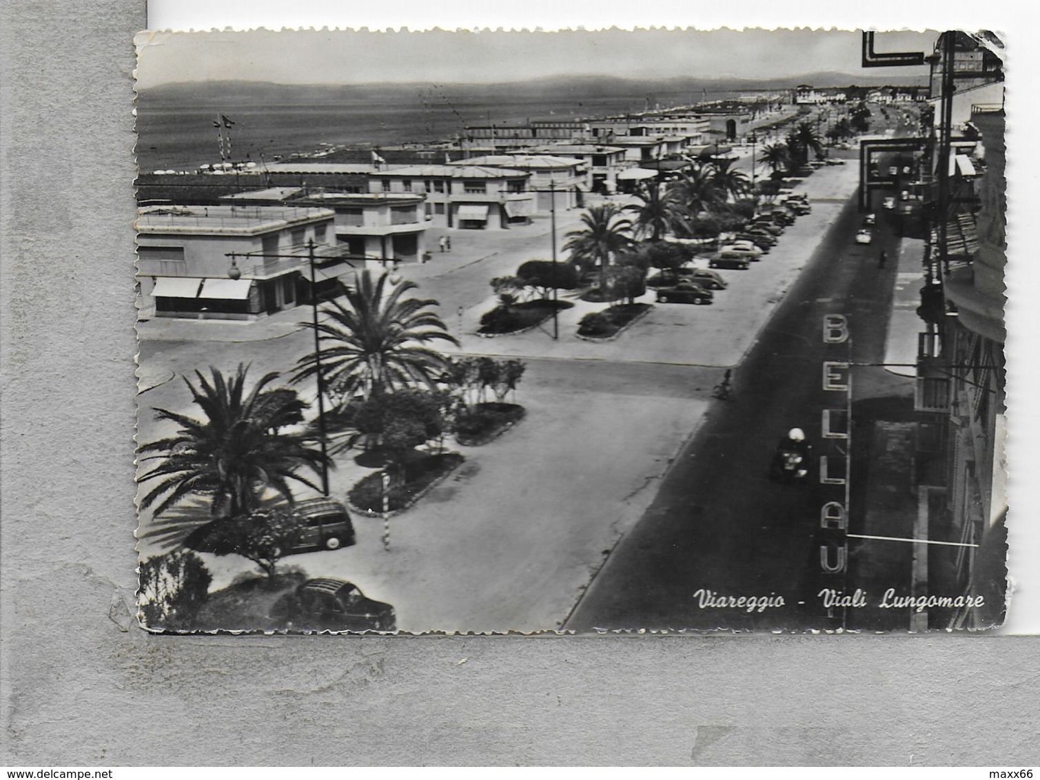 CARTOLINA VG ITALIA - VIAREGGIO - Viali Lungomare - Hotel Bellavista - 10 X 15 - ANN. 195? - Viareggio