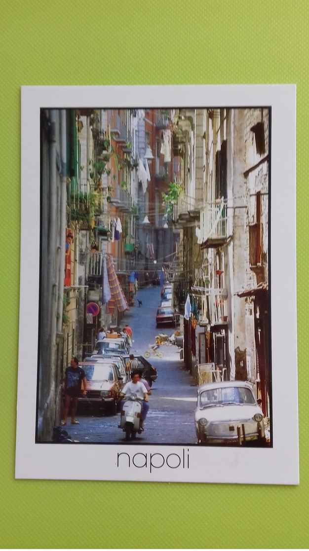 Cartolina NAPOLI - NA - Non Viaggiata - Postcard - Un Vicolo Dei Quartieri Spagnoli - Napoli