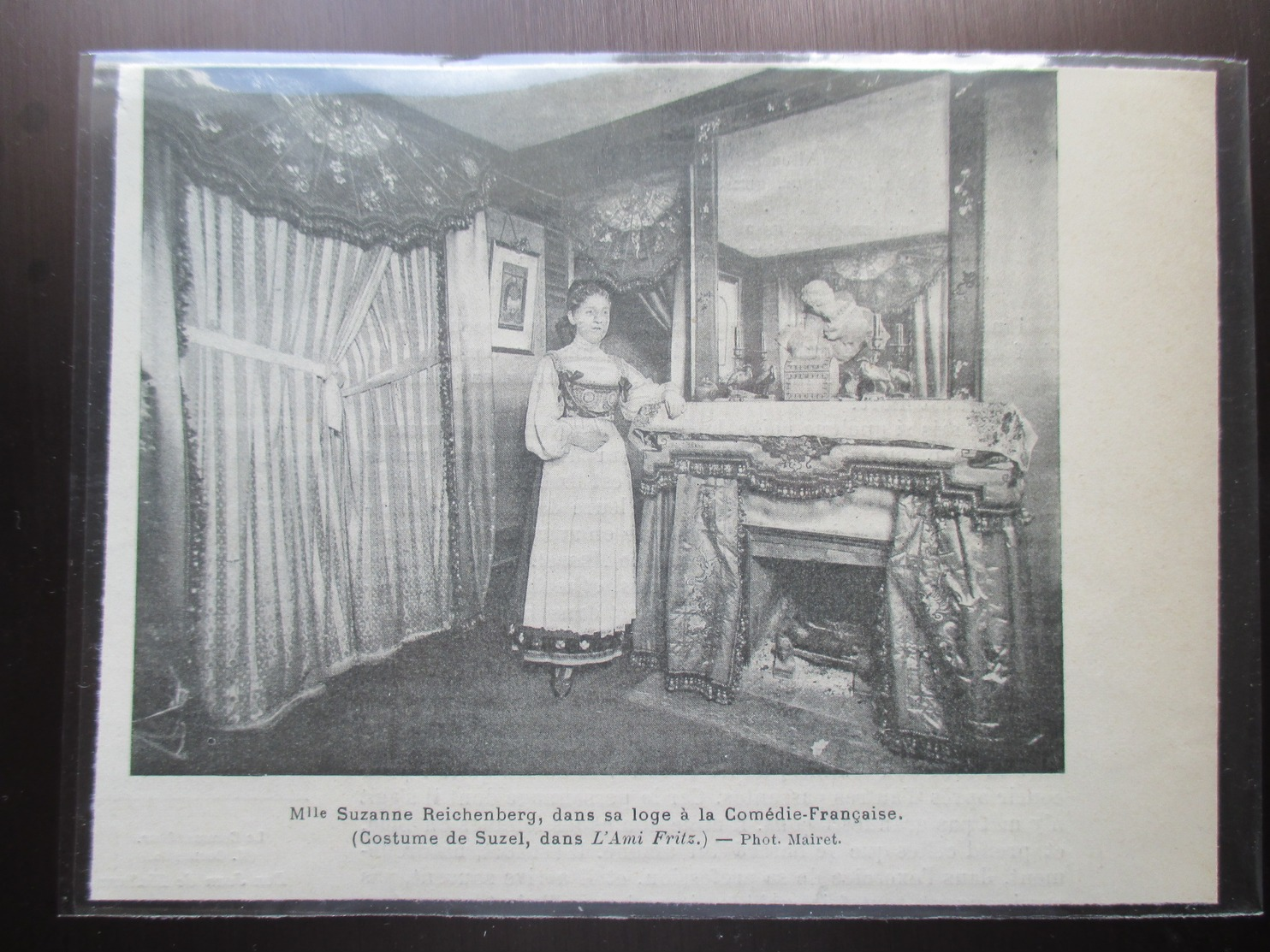 1898 - PARIS Comedie Française- Interieur D'une Loge -  Suzanne REICHENBERG - Coupure De Presse Originale(Encart Photo) - Documents Historiques