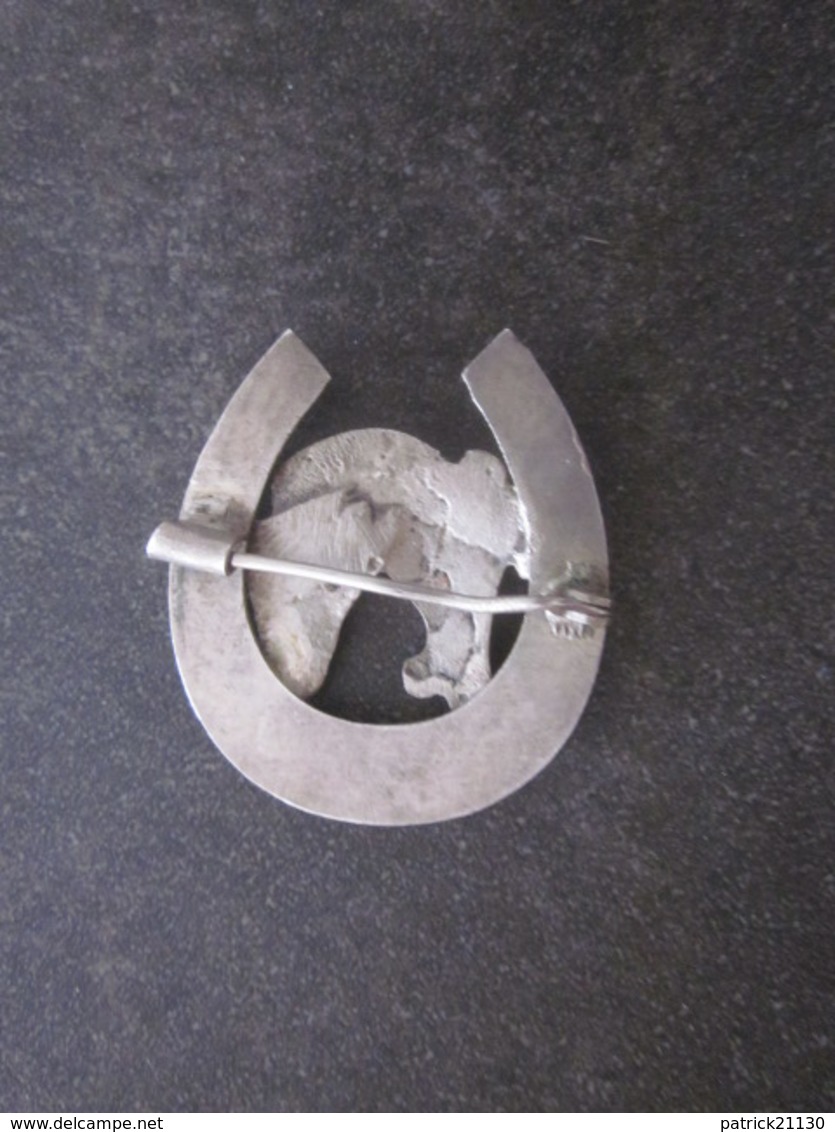 BROCHE ANCIENNE CHEVAL FER A CHEVAL PORTE BONHEUR? GRAVE LINE VOIR PHOTOS - Equitation