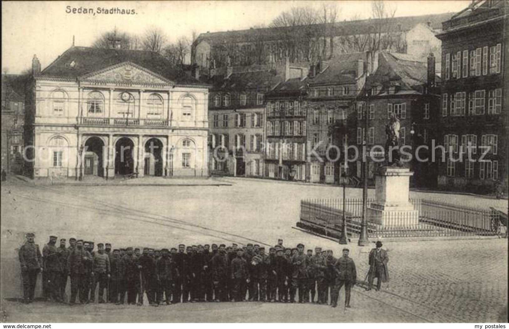 62234183 Sedan Ardennes Stadthaus Soldaten Denkmal Nr 368 / Sedan /Arrond. De Se - Sedan