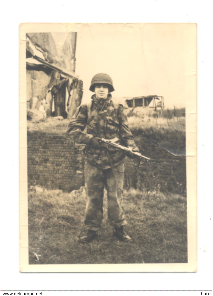 Photo (7 X 10 Cm) - Armée Belge à KASSEL En 1963 - Manoeuvres - Militaire En Armes Et Tenue Camoufflée (Mi10) - Guerre, Militaire