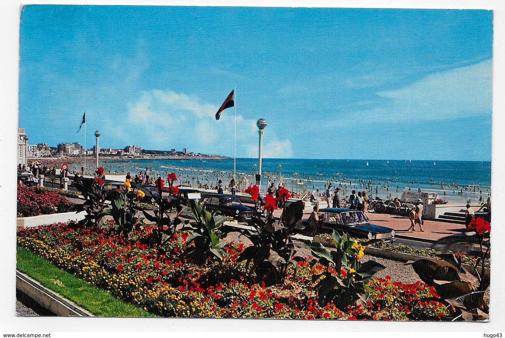 (RECTO / VERSO) LES SABLES D' OLONNE EN 1971 - N° 66 - LA PLAGE PARMI LES FLEURS - BELLE FLAMME - FORMAT CPA VOYAGEE - Sables D'Olonne