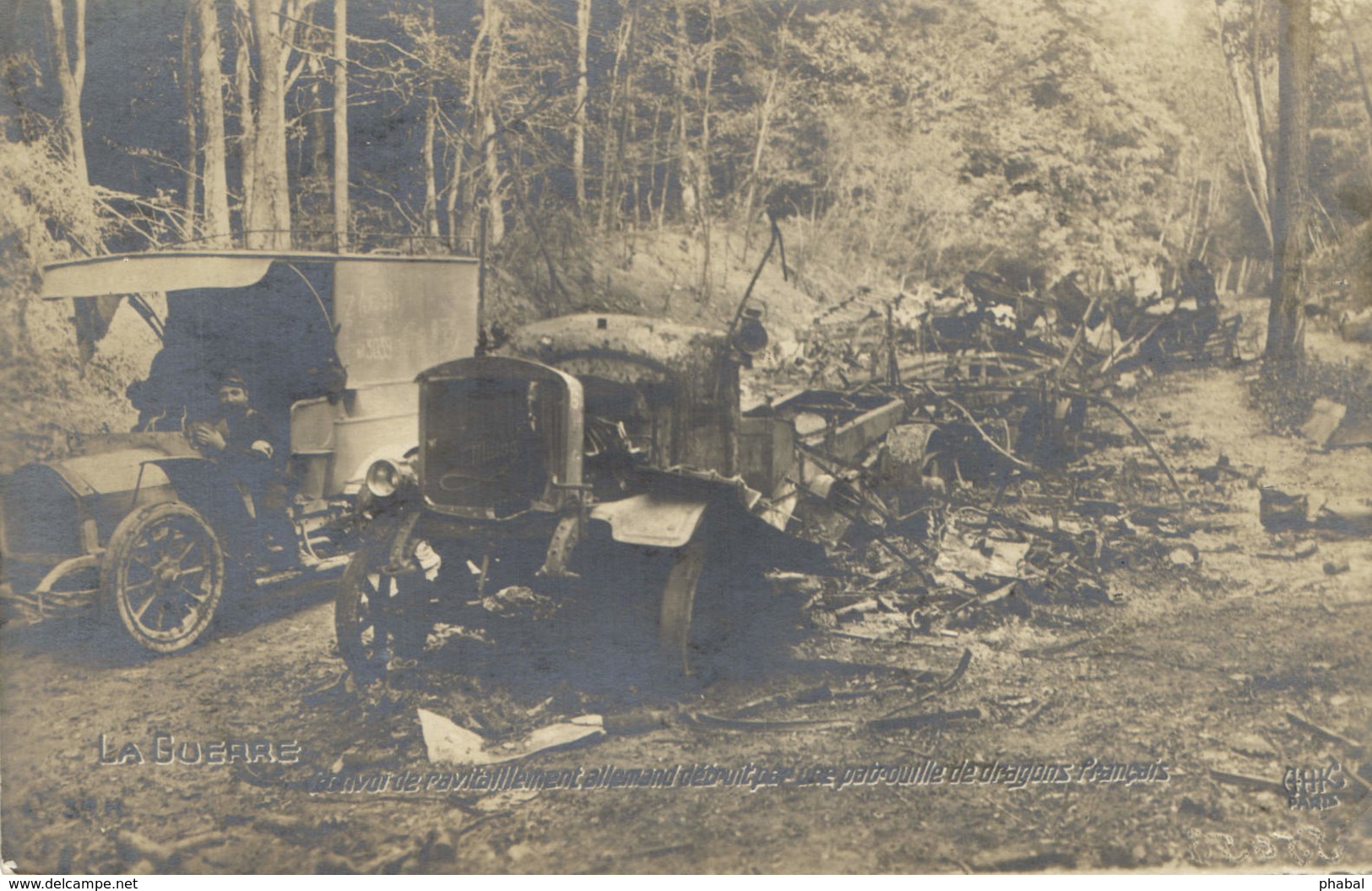 Military, World War I., Destroyed Trucks On The Road, Old Postcard - War 1914-18