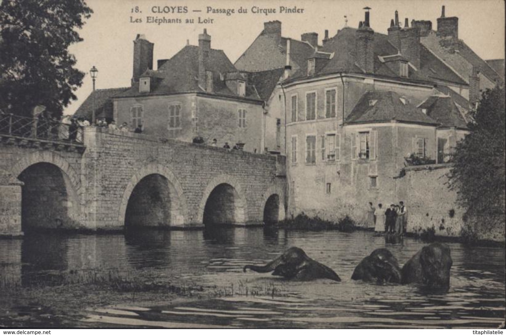 CPA Carte Postale Ancienne CP Cloyes Passage Du Cirque Pinder Les éléphants Au Loir - Cloyes-sur-le-Loir