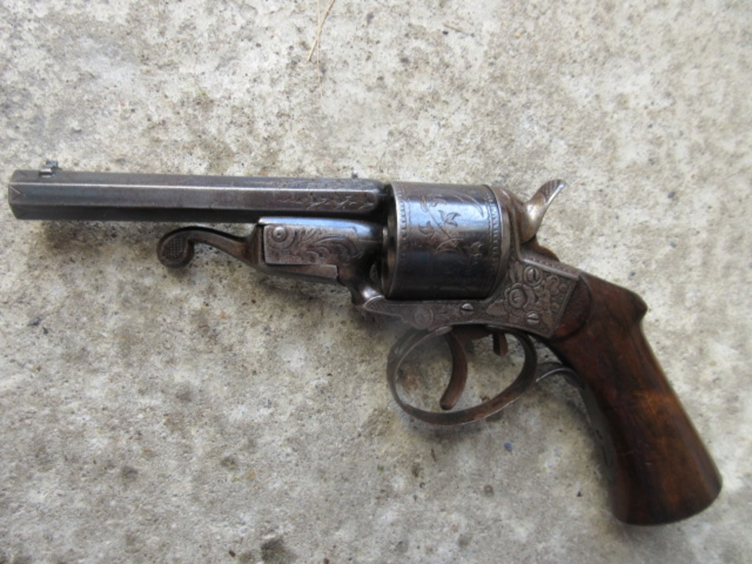 TRES BEAU REVOLVER JAVEL 1858 GRAVE CAL 380 PC - Decorative Weapons