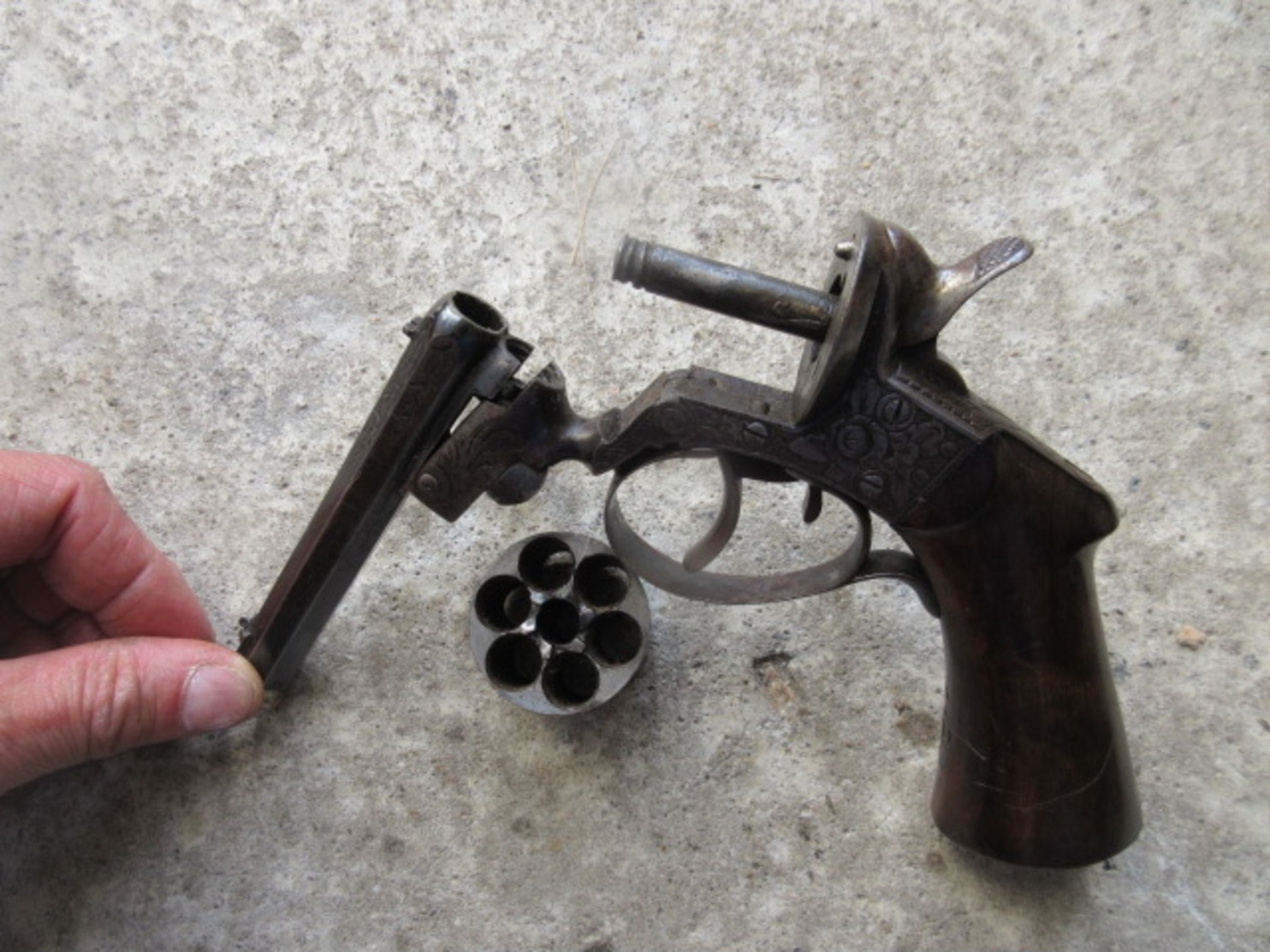 TRES BEAU REVOLVER JAVEL 1858 GRAVE CAL 380 PC