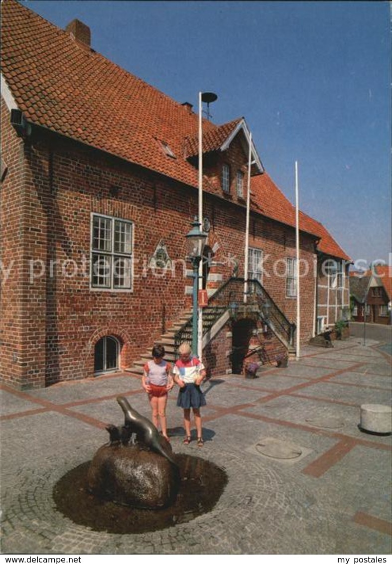 72543408 Otterndorf Niederelbe Rathaus Mit Wappentier Der Stadt 2 Fischottern Ot - Sonstige & Ohne Zuordnung