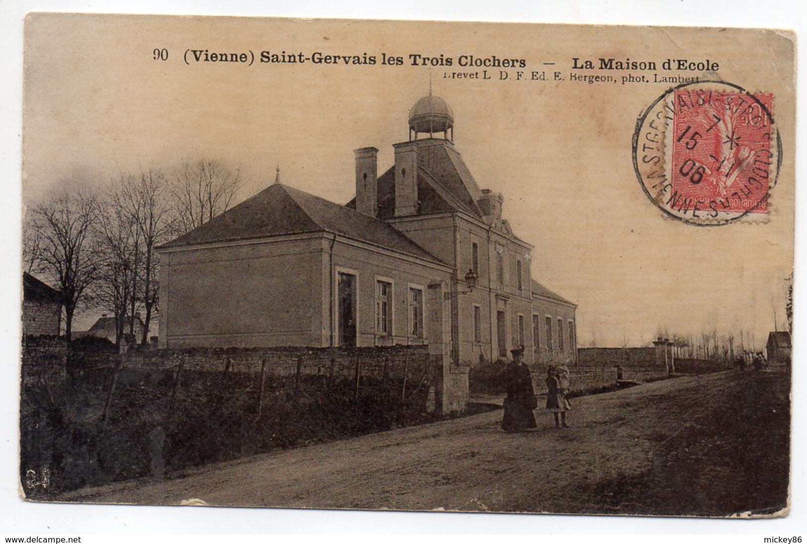 SAINT GERVAIS LES TROIS CLOCHERS - 1906--La Maison D'Ecole ( Animée ) --cachet --timbre ... à Saisir - Saint Gervais Les Trois Clochers