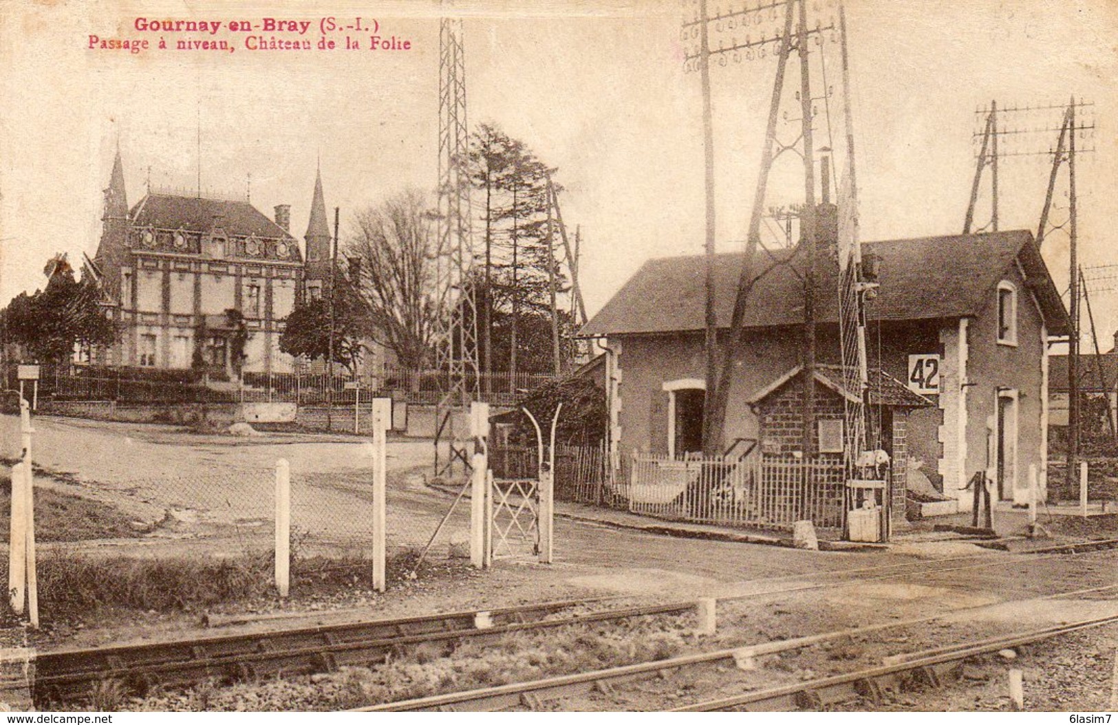 CPA - GOURNAY-en-BRAY (76) - Aspect Du Passage à Niveau Et De La Maison N° 42 Du Garde-barrière En 1930 - Gournay-en-Bray