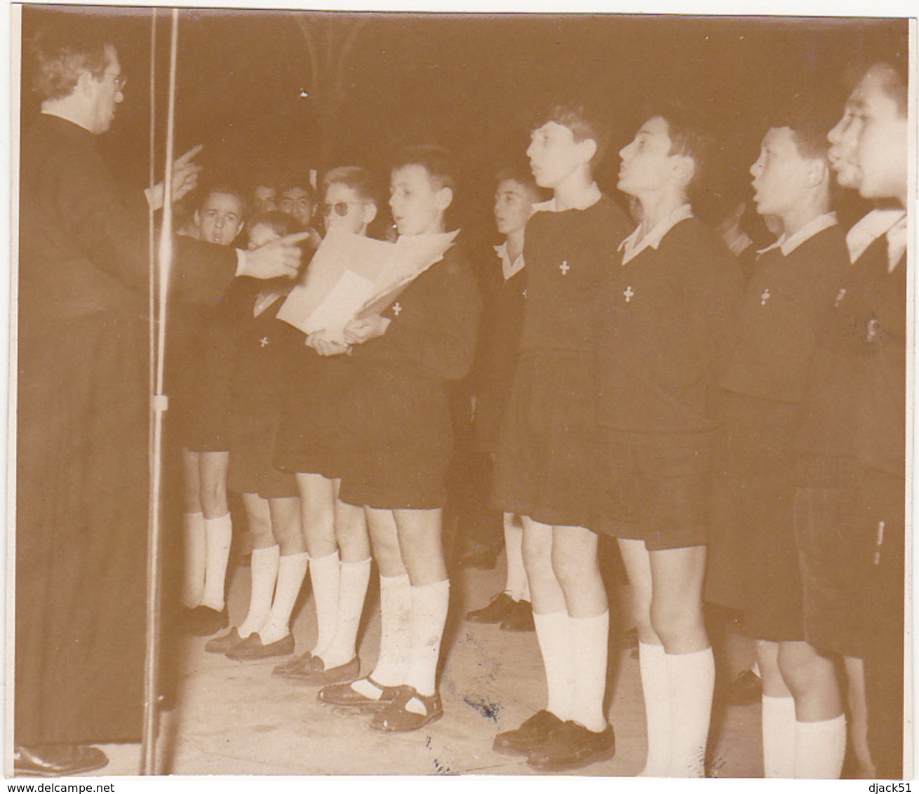 Ancienne Photo Sépia / Chaumont (52) / Petits Chanteurs (Curé, église) / Fin Années 50 - Orte