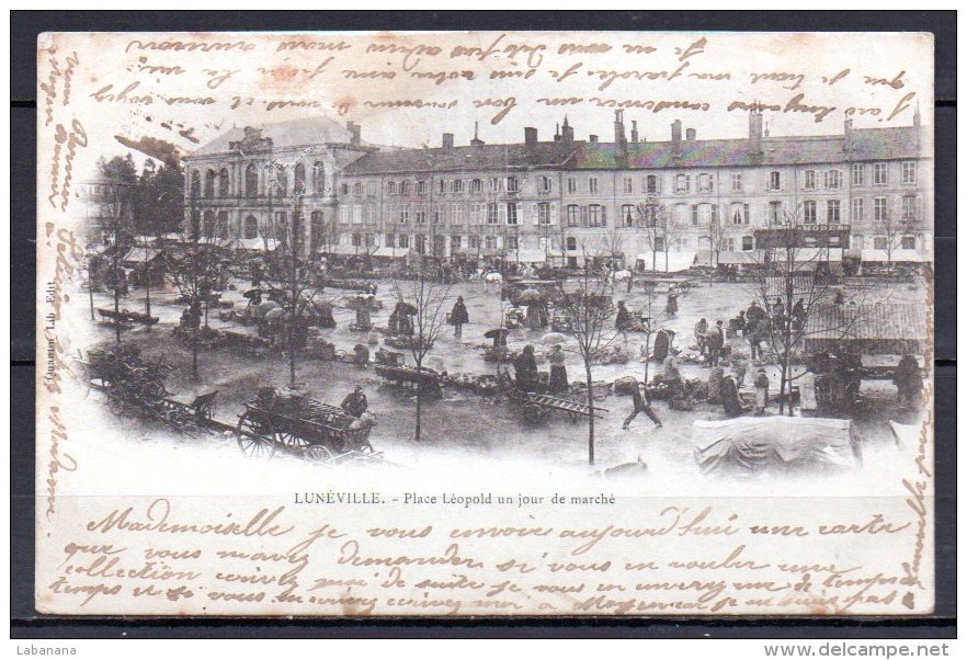 54-Lunéville, Place Léopold Un Jour De Marché - Luneville