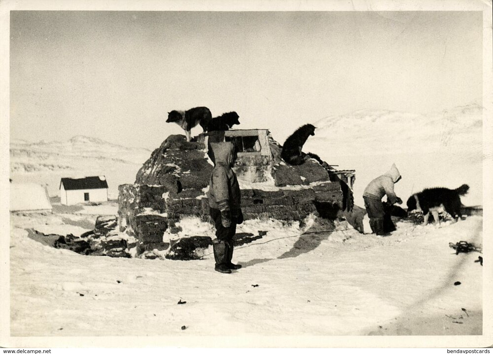 Canada, LABRADOR, Hebron Eskimoes By Sod-House (1950s) Moravian Mission Postcard - Other & Unclassified