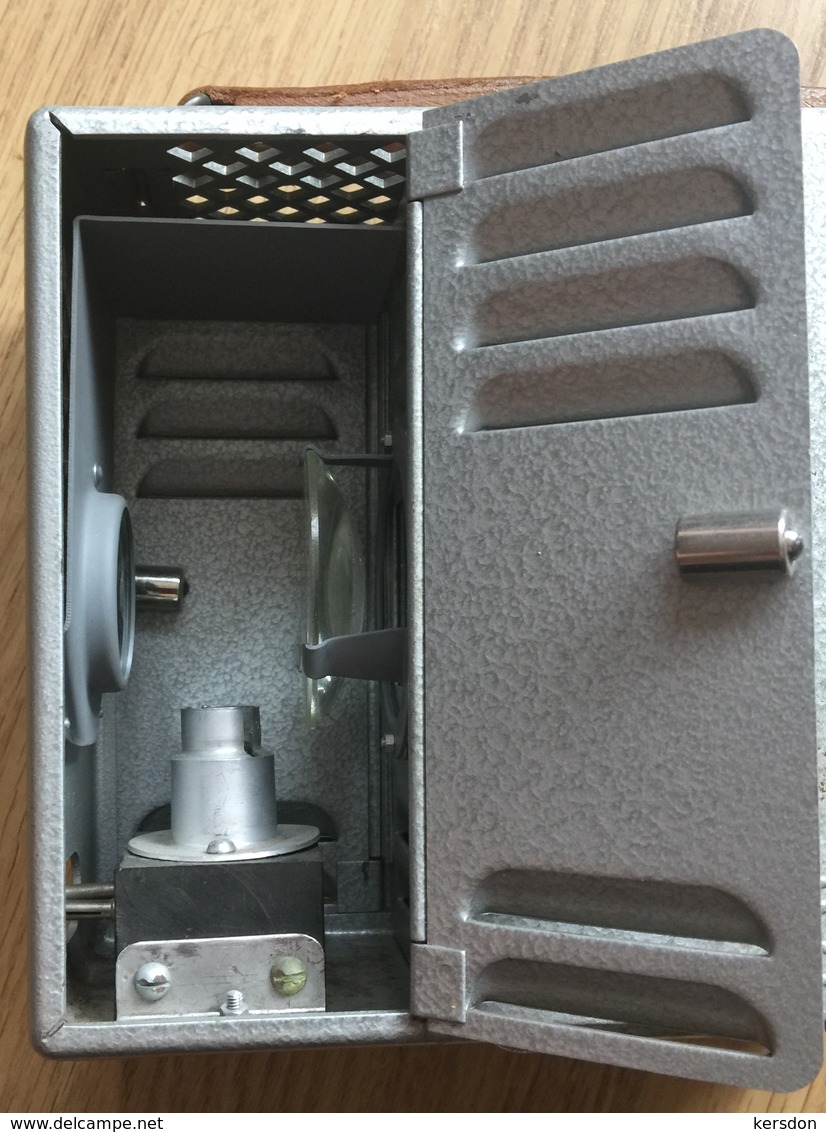 Projecteur de marque CAMERAFIX avec son cordon sa valise