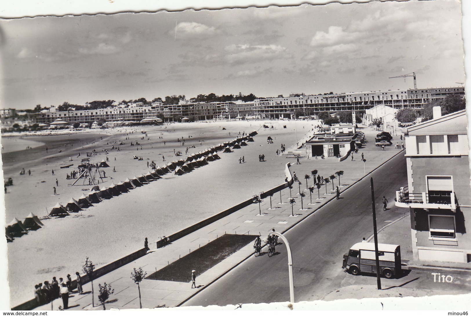 ROYAN:CPSM.P.F.CRANTEE DEBUT 50. LA GRANDE PLAGE .ANIMEE PERS.N. CIRCULEE. T.B.ETAT.PETIT PRIX.COMPAREZ!!! - Royan