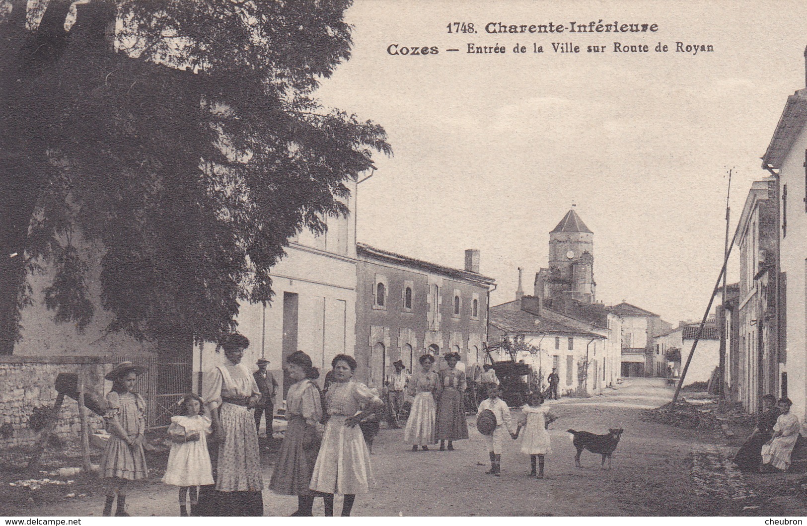 17. COZES . CPA . ENTREE DE LA VILLE SUR ROUTE DE ROYAN. ANIMATION. ANNEE 1908 - Autres & Non Classés