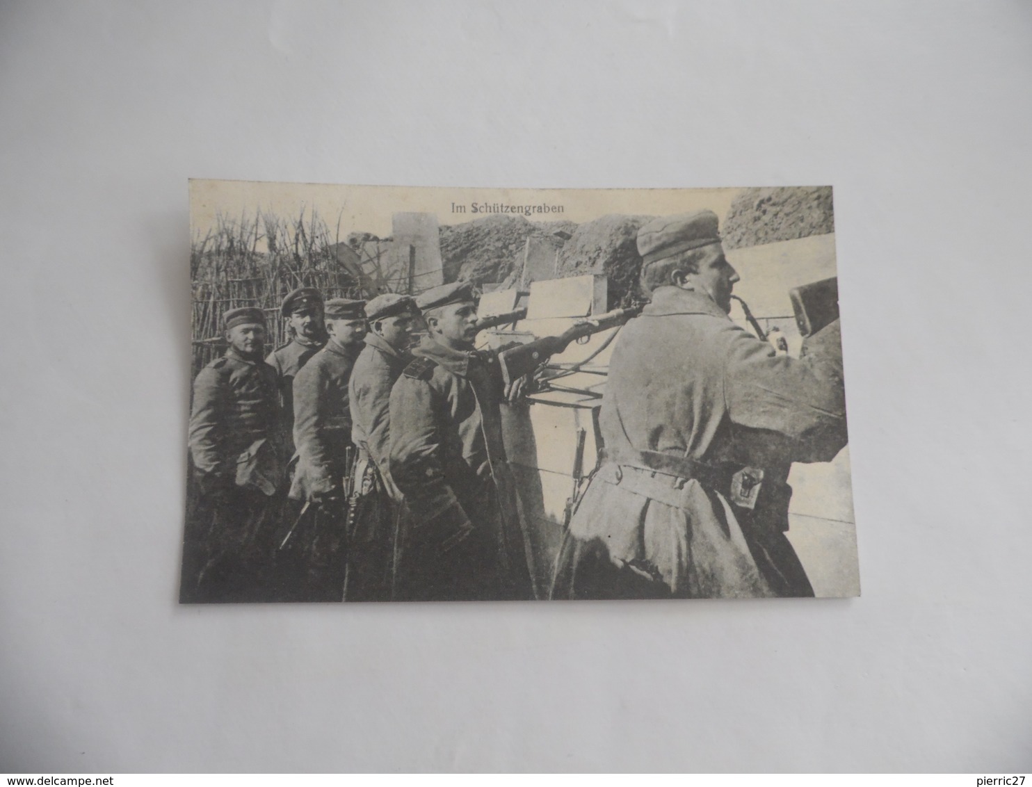 Cpa  Soldats Allemands Dans Les Tranchées à Armentières - Guerre 1914-18