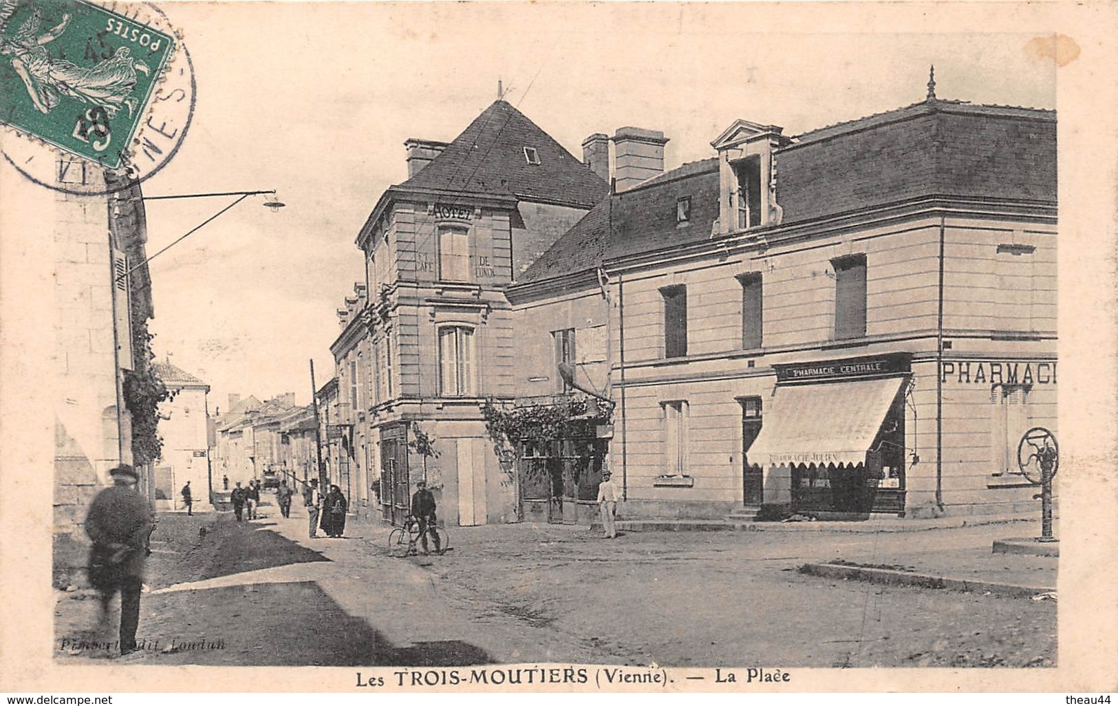 ¤¤  -  LES TROIS-MOUTIERS   -  La Place    -  Pharmacie Centrale  -   ¤¤ - Les Trois Moutiers